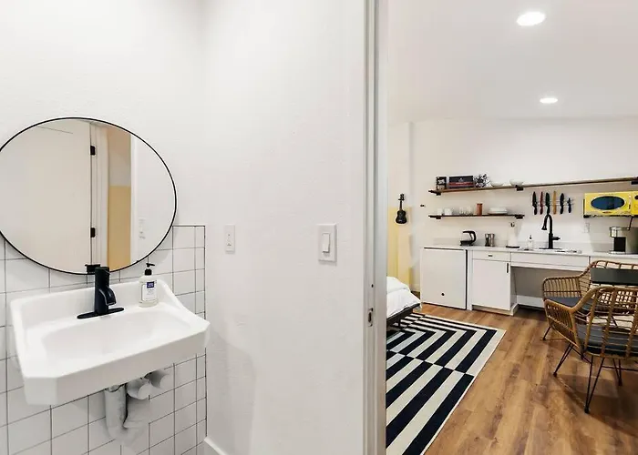 Pulemoku Suite.komo Nui Chandler
